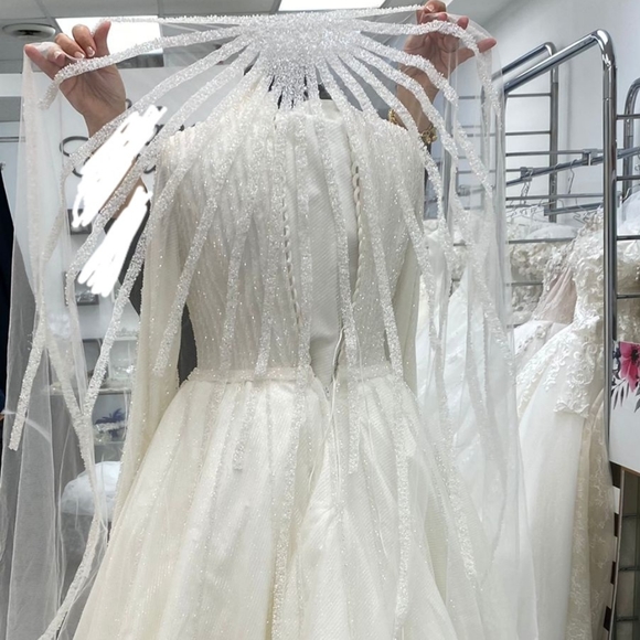 Modest wedding dress 👰 - Picture 6 of 6